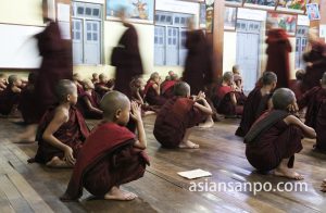 ミャンマー　ロイコー僧院