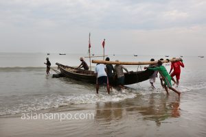 ミャンマー　サッセ　漁船