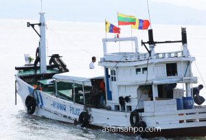 ミャンマー　コータウン　船