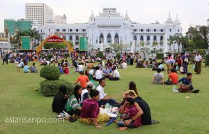 ミャンマー　ヤンゴンマハバンドゥーラ公園　独立記念日