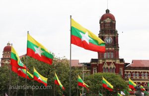 ミャンマー　ヤンゴンマハバンドゥーラ公園　独立記念日