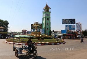 ミャンマー　タートン　時計塔