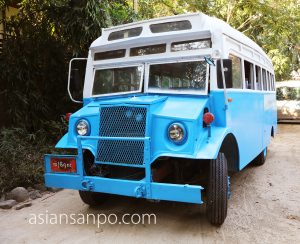 ミャンマー　ンガパリ　バス