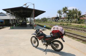 ミャンマー　カタ-ミッチーナ　駅