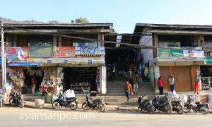 ミャンマー　ハカ　市場