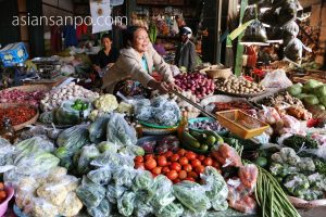 ミャンマー　ハカ　市場