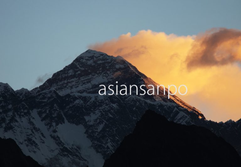 ネパール　エベレスト　夜明け