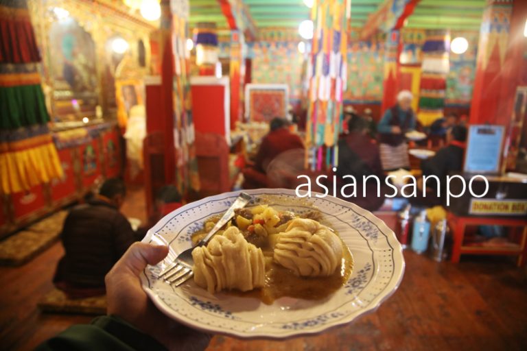 ネパール　エベレスト街道　クンデ　プジャ　食事