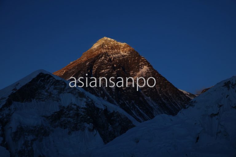 ネパール　エベレスト　夕焼け　カラパタール