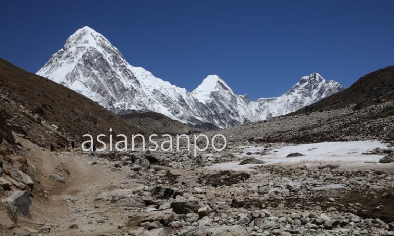 ネパール　エベレスト街道　クーンブ氷河　プモリ