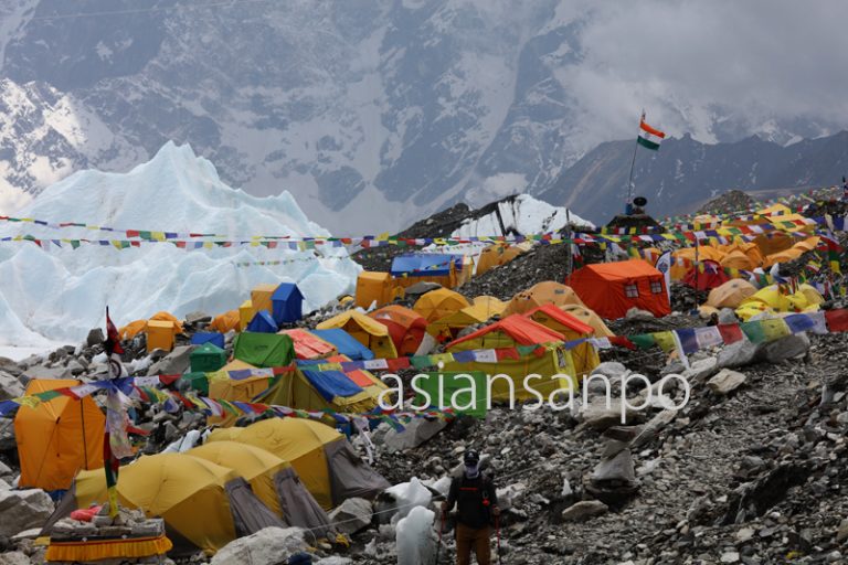 ネパール　エベレスト街道　クーンブ氷河　エベレストベースキャンプ