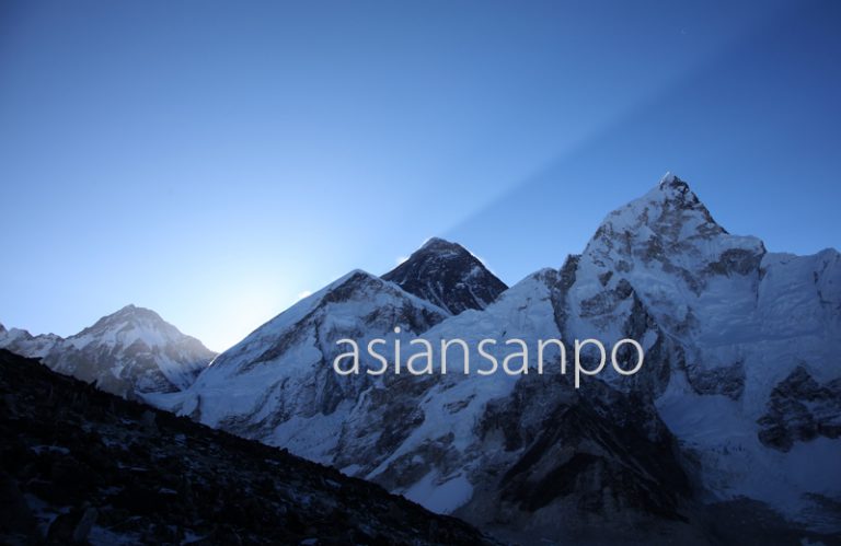 ネパール　エベレスト　夕焼け　カラパタール