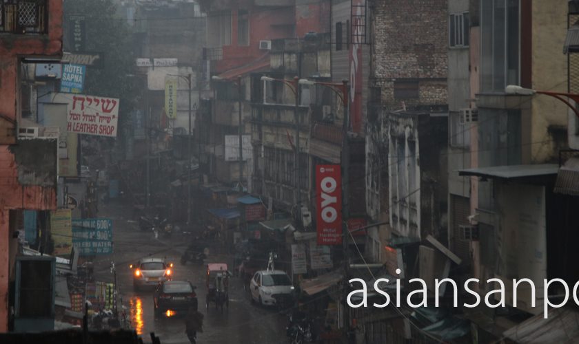 インド　ニューデリー　雨